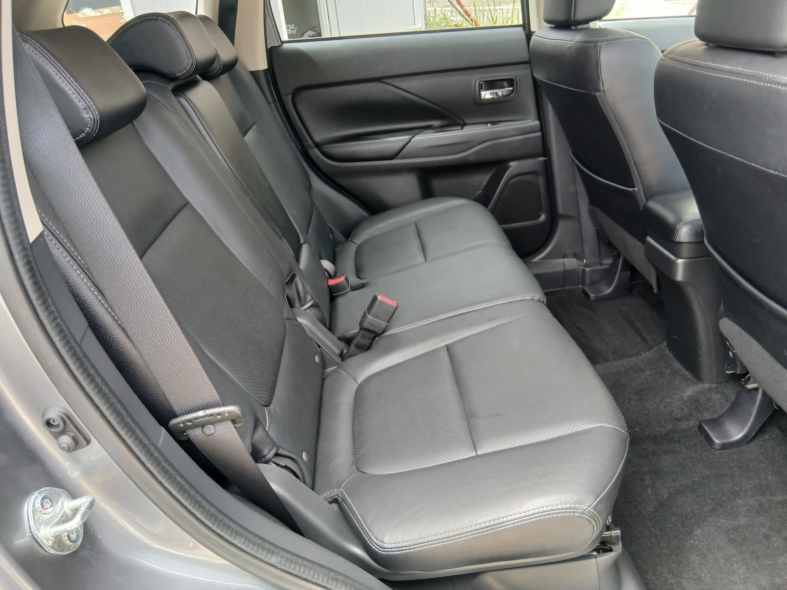 Mitsubishi Outlander 2.2DI-D 4WD AVTOMAT/KAMERA/NAVI EURO 6, снимка 13 - Автомобили и джипове - 54694589