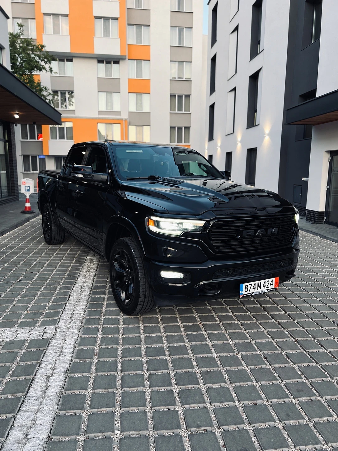 Dodge RAM 1500  LIMITED NIGHT EDITION 5.7 HEMI eTORQUE