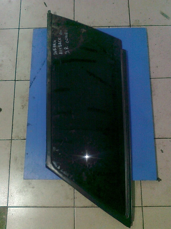 Задно ляво стъкло за Субару Аутбек 01г. комби