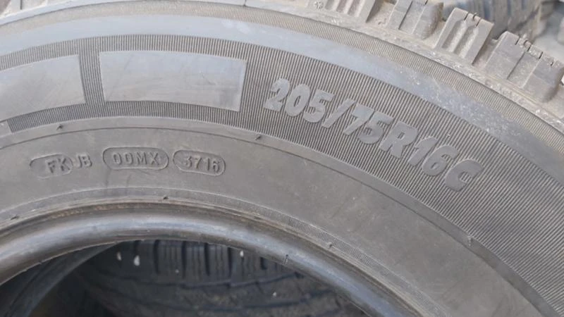 Гуми Зимни 205/75R16, снимка 8 - Гуми и джанти - 27313631