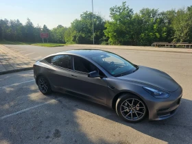������ Tesla Model 3