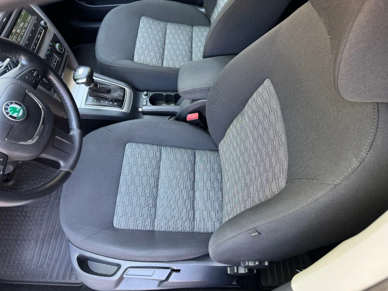 Skoda Octavia 2.0TDI DSG СЕРВИЗНА КНИЖКА С ПЪЛНА ИСТОРИЯ!, снимка 7 - Автомобили и джипове - 51195430