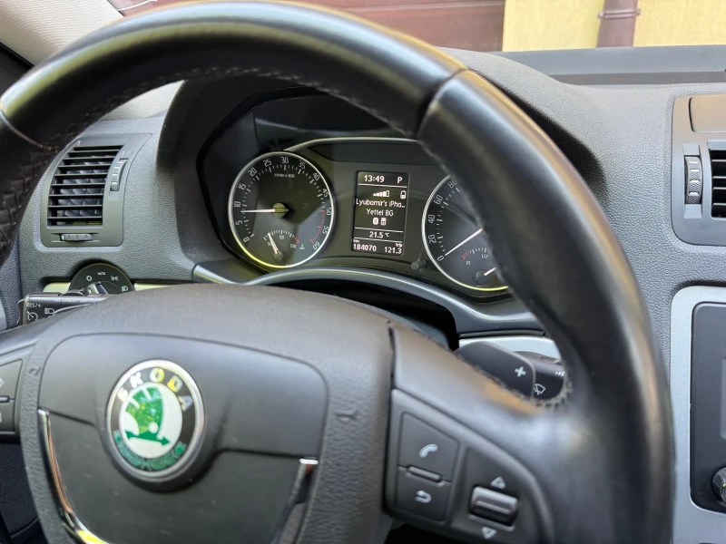 Skoda Octavia 2.0TDI DSG СЕРВИЗНА КНИЖКА С ПЪЛНА ИСТОРИЯ!, снимка 12 - Автомобили и джипове - 51195430