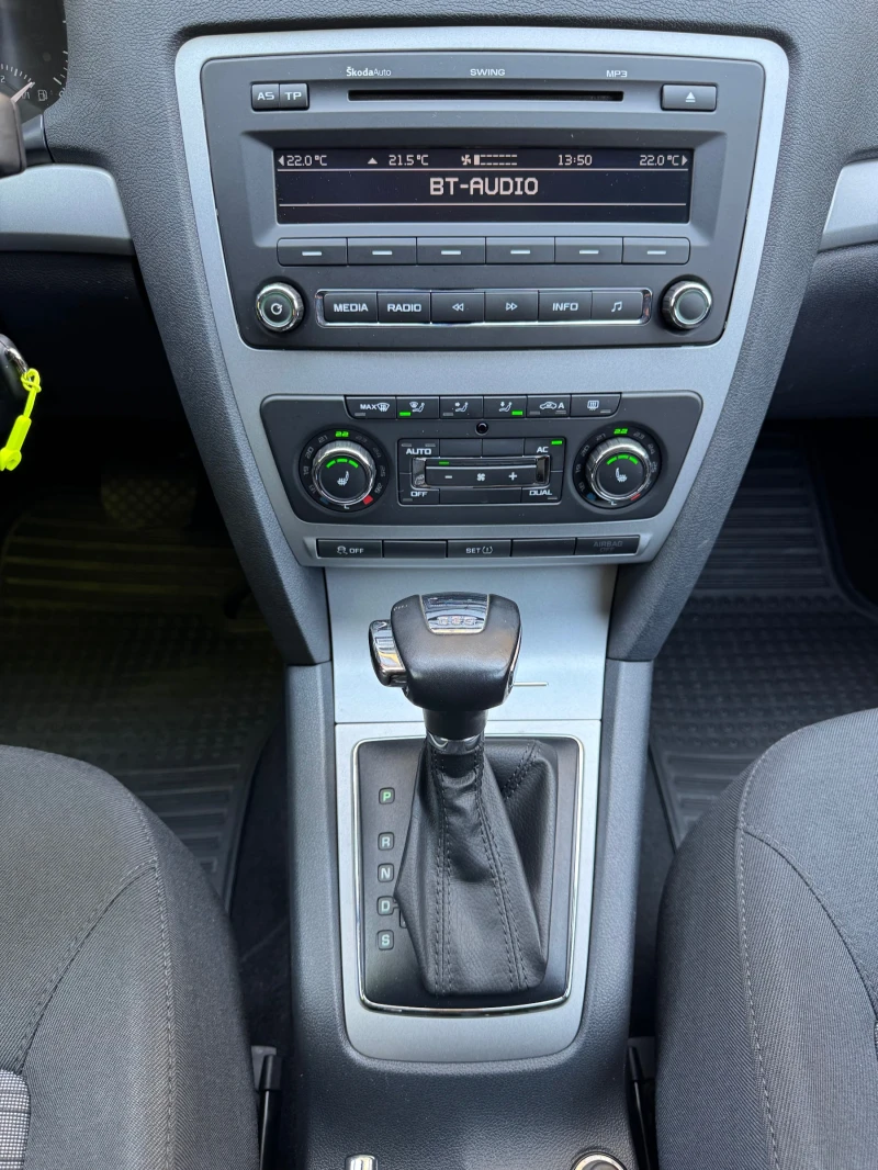 Skoda Octavia 2.0TDI DSG СЕРВИЗНА КНИЖКА С ПЪЛНА ИСТОРИЯ!, снимка 10 - Автомобили и джипове - 51195430