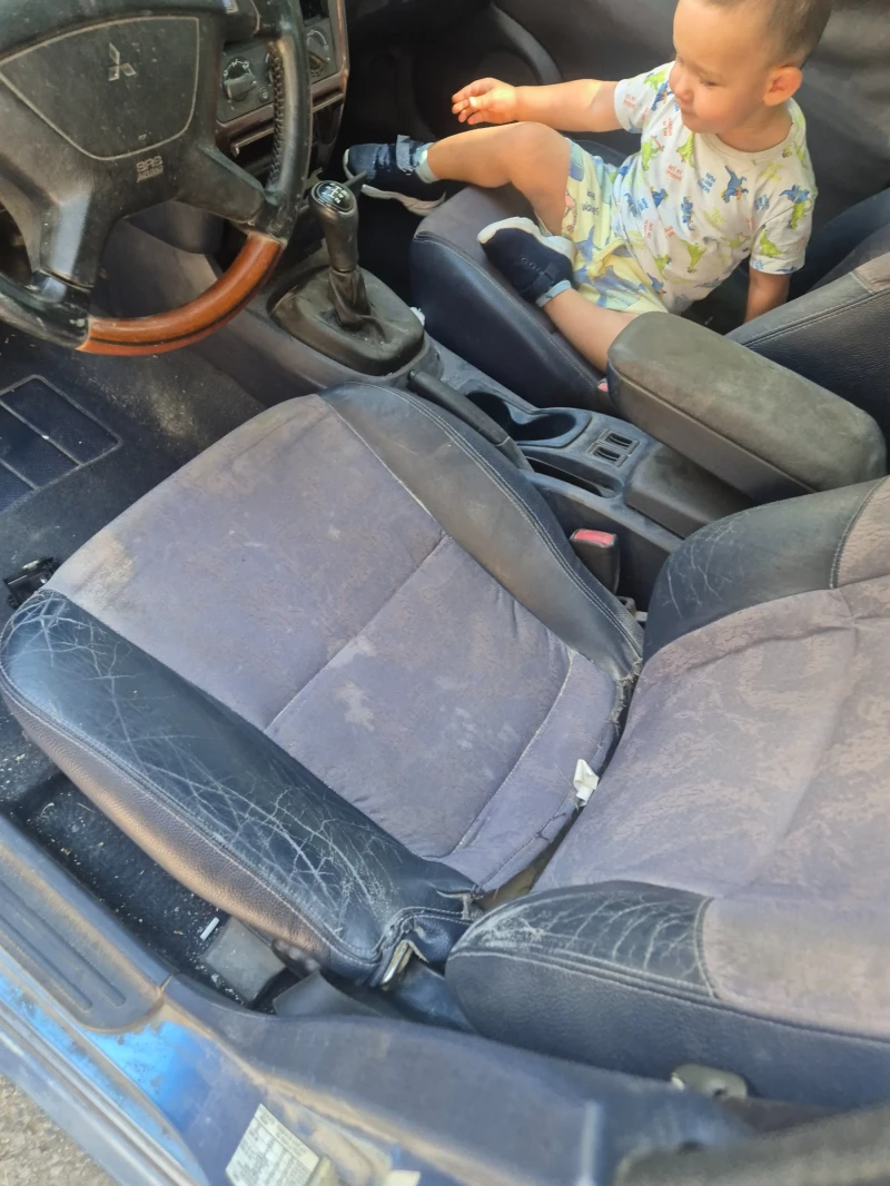 Mitsubishi Carisma 1.8 GDI, снимка 11 - Автомобили и джипове - 52343110