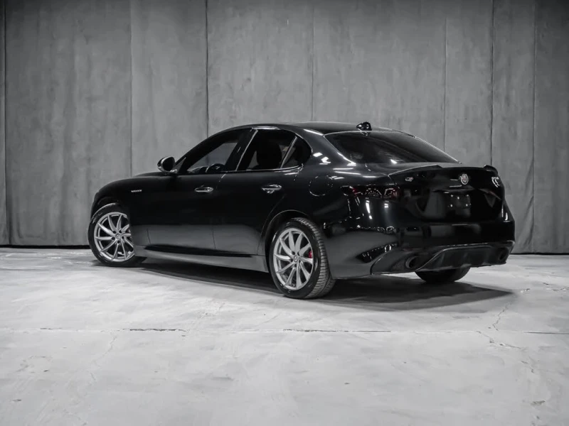 Alfa Romeo Giulia Veloce* CARFAX* АвтоКредит* (ЦЕНА ДО БГ), снимка 4 - Автомобили и джипове - 53246316