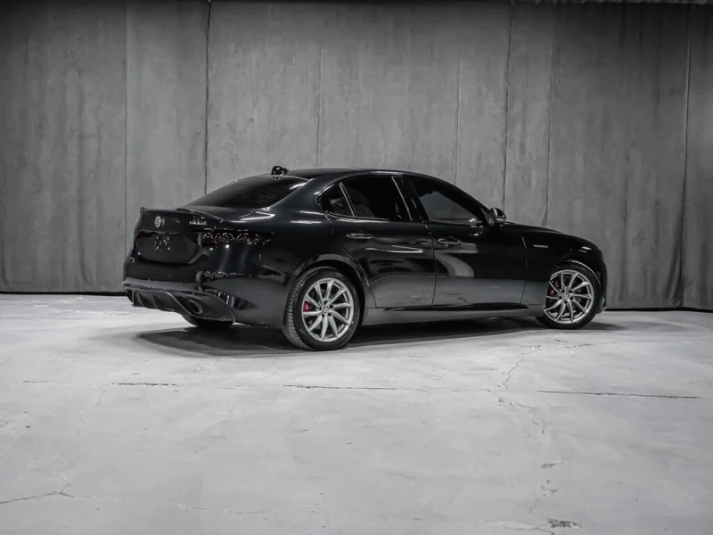 Alfa Romeo Giulia Veloce* CARFAX* АвтоКредит* (ЦЕНА ДО БГ), снимка 3 - Автомобили и джипове - 53246316