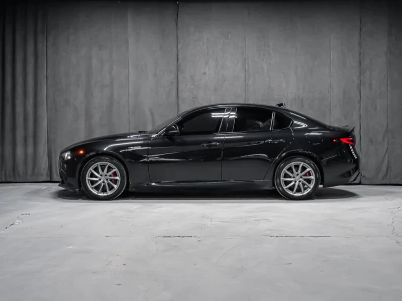 Alfa Romeo Giulia Veloce* CARFAX* АвтоКредит* (ЦЕНА ДО БГ), снимка 5 - Автомобили и джипове - 53246316