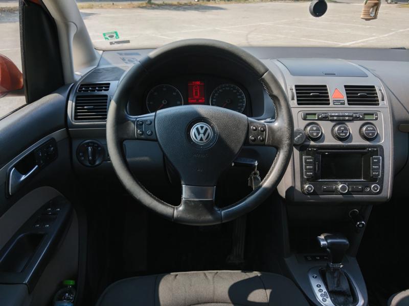 VW Touran Cross, 1.9 TDI, снимка 8 - Автомобили и джипове - 45135816
