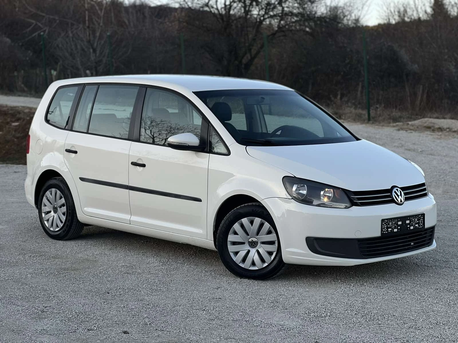 VW Touran 1.6 105к.с. 7места Автомат - изображение 6