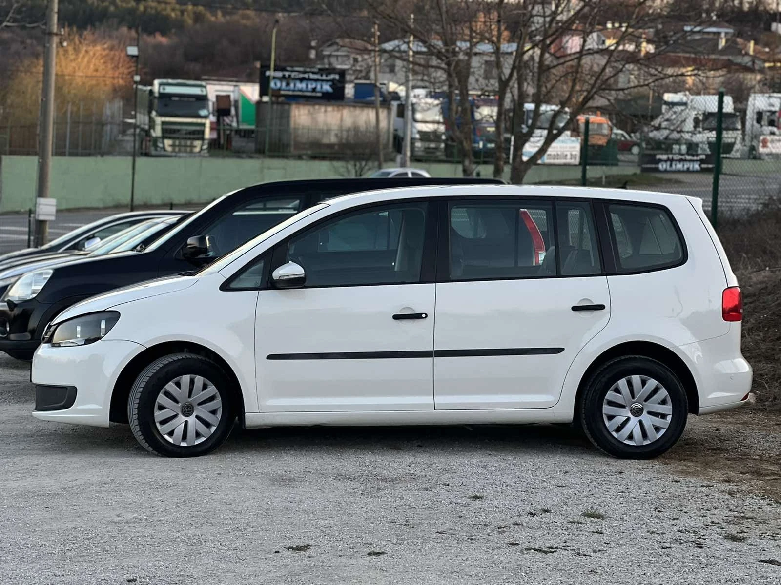 VW Touran 1.6 105к.с. 7места Автомат - изображение 8