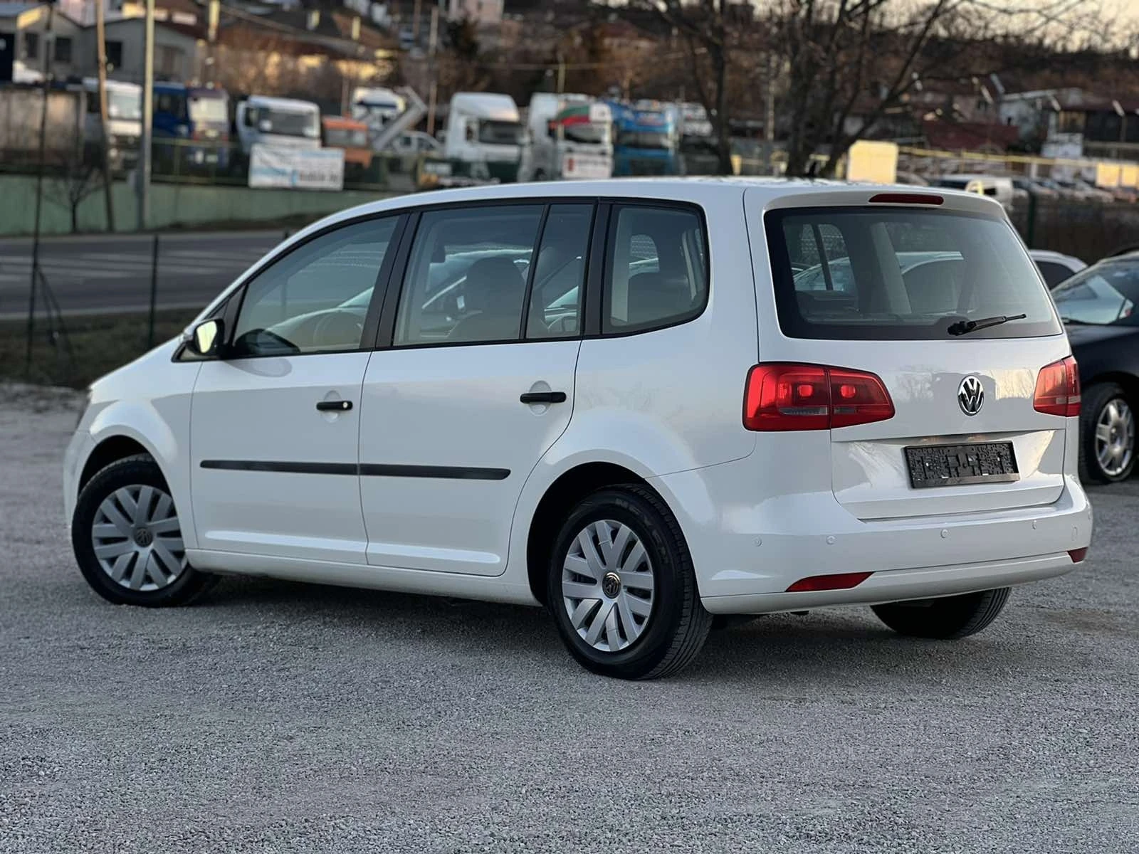 VW Touran 1.6 105к.с. 7места Автомат - изображение 7