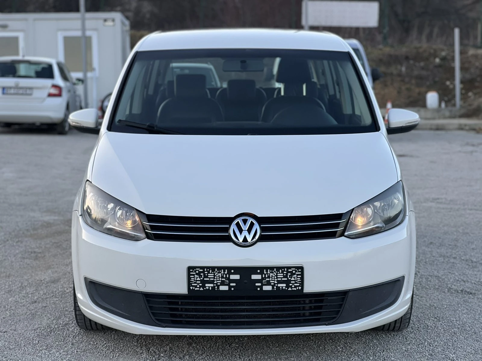 VW Touran 1.6 105к.с. 7места Автомат - изображение 2