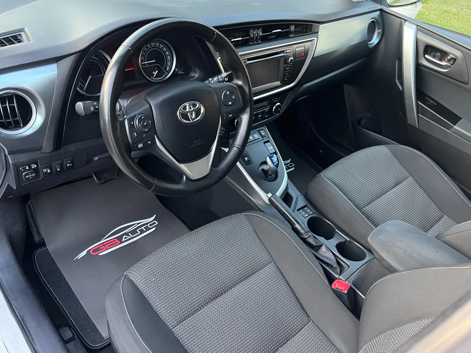 Toyota Auris 1.8 HYBRID - изображение 9