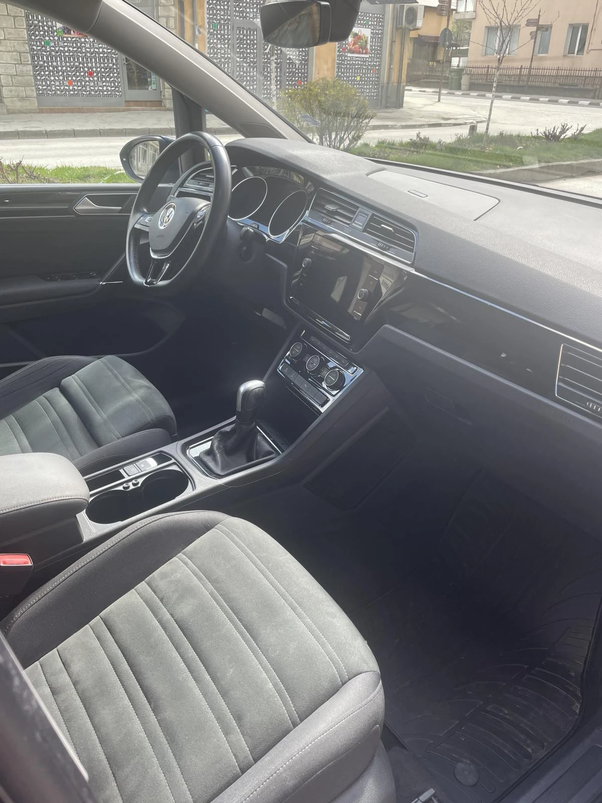 VW Touran Highline 2 TDI DSG - изображение 8