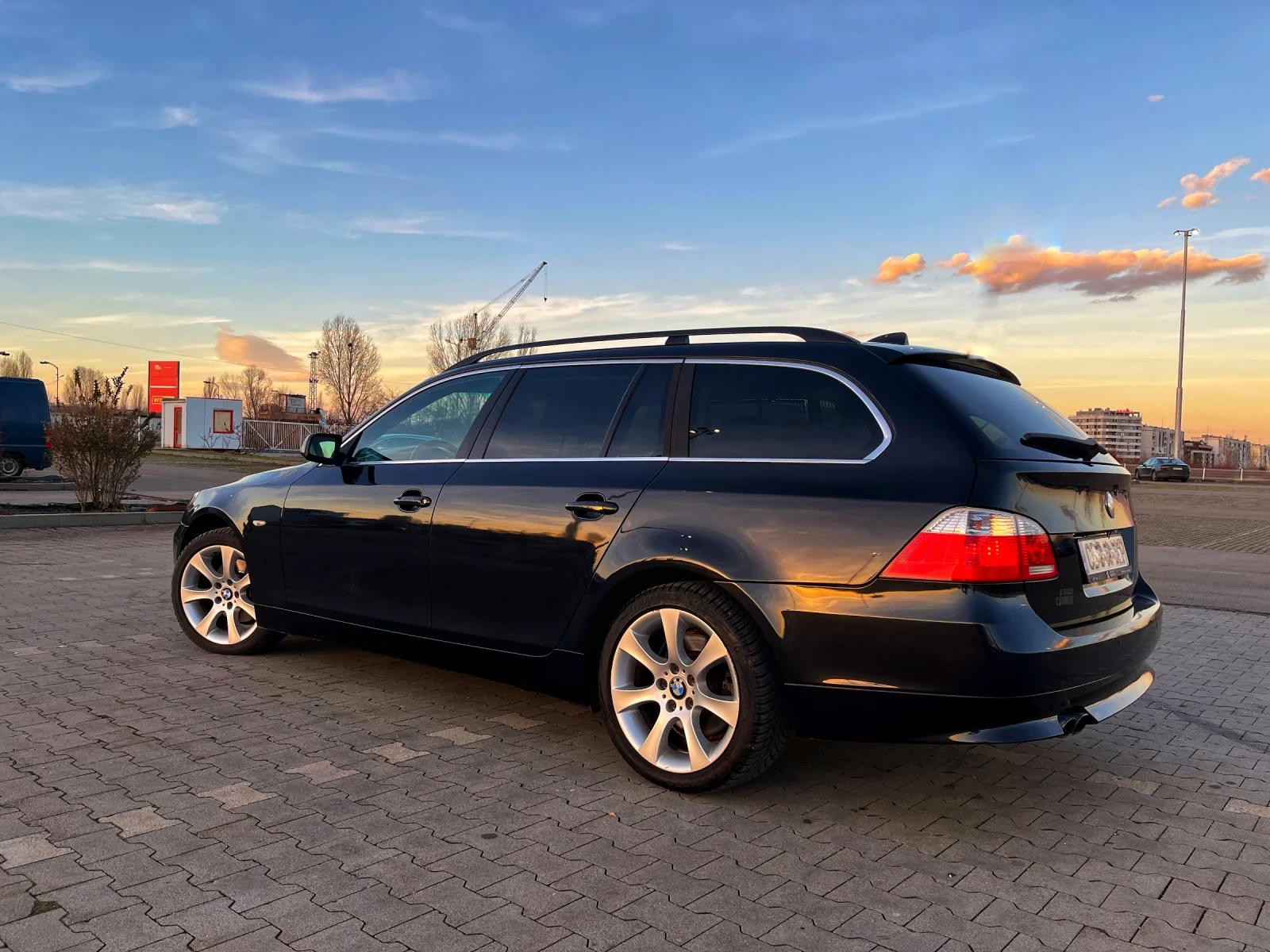 BMW 525 Xi 4x4 combi  - изображение 3