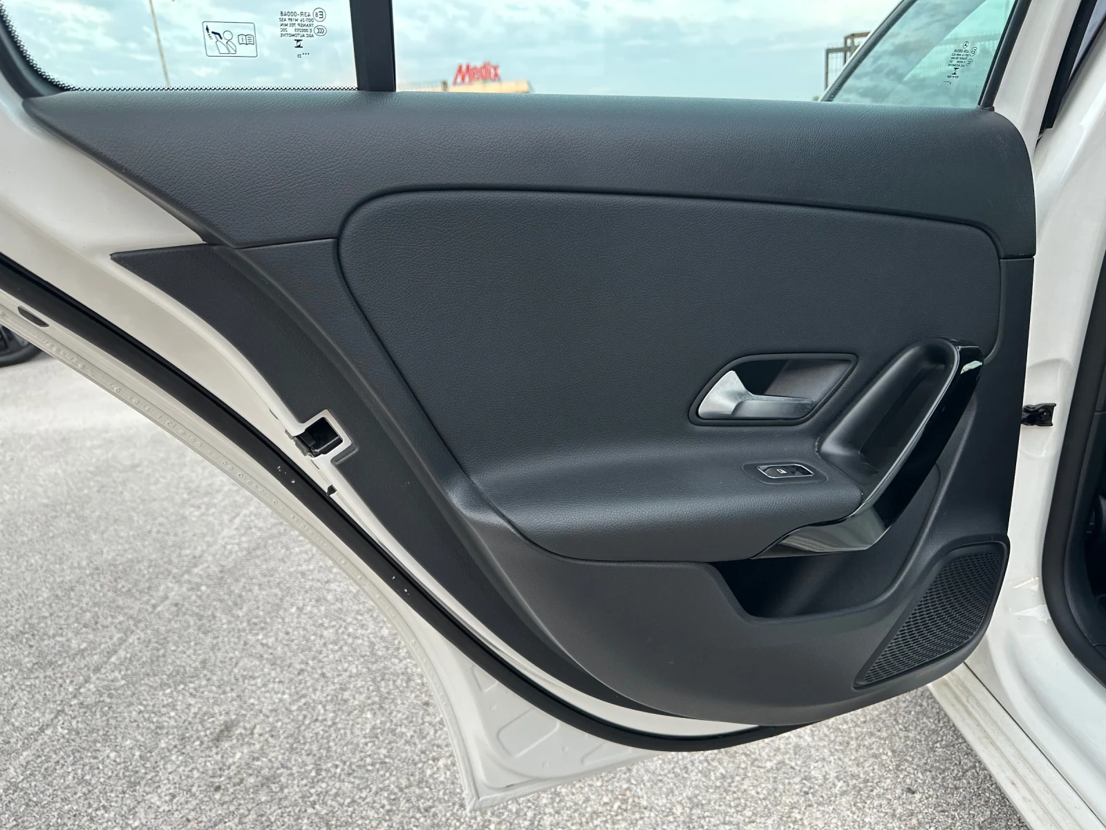 Mercedes-Benz A 180 d Distronik Parktronik Led Digital Реал.КМ Сер.Ист | Mobile.bg — изображение 16