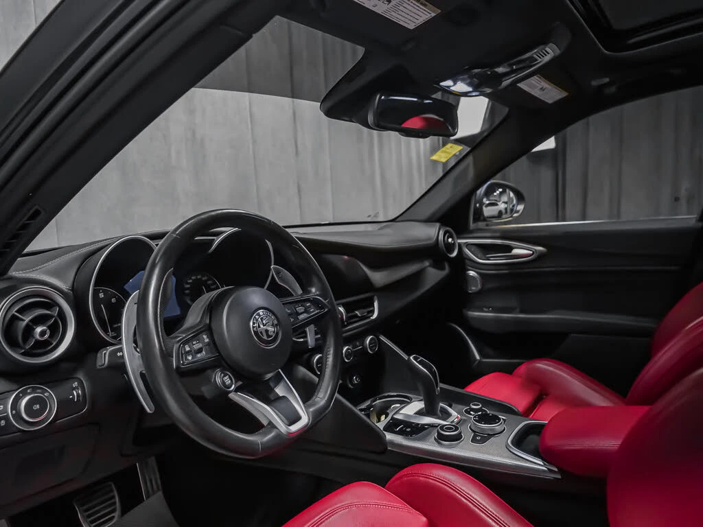 Alfa Romeo Giulia Veloce* CARFAX* АвтоКредит* (ЦЕНА ДО БГ) - изображение 8