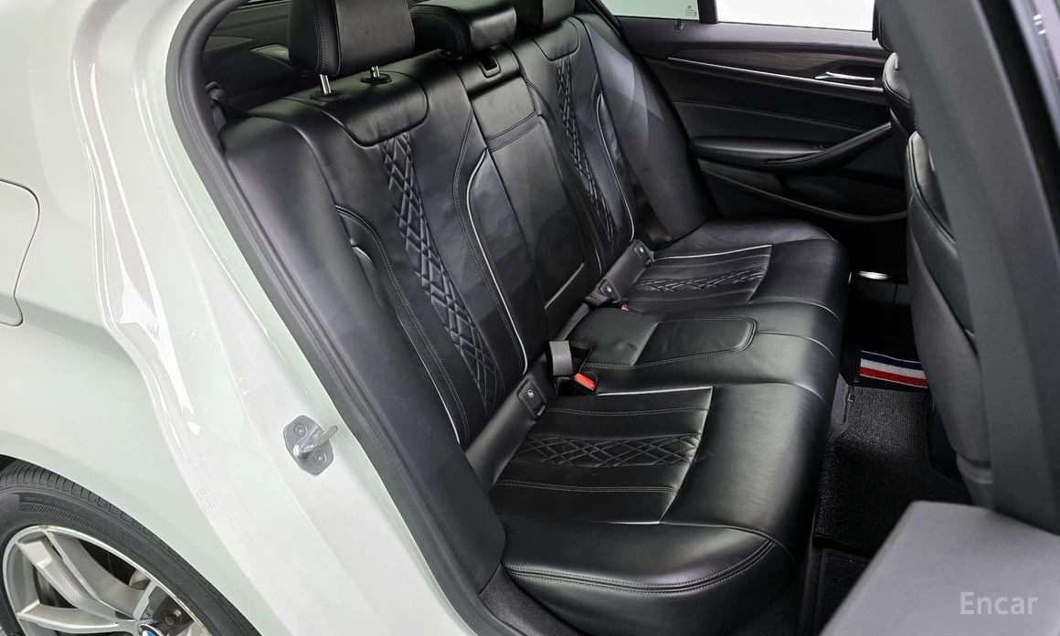 BMW 530 i* XDRIVE* MPACK* DISTRONIC* HEAD-UP* 360 CAM, снимка 15 - Автомобили и джипове - 54230379