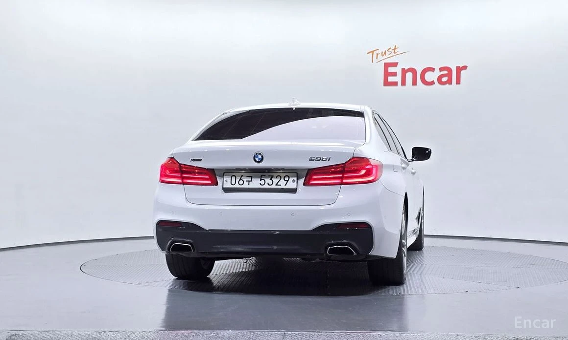 BMW 530 i* XDRIVE* MPACK* DISTRONIC* HEAD-UP* 360 CAM, снимка 3 - Автомобили и джипове - 54230379