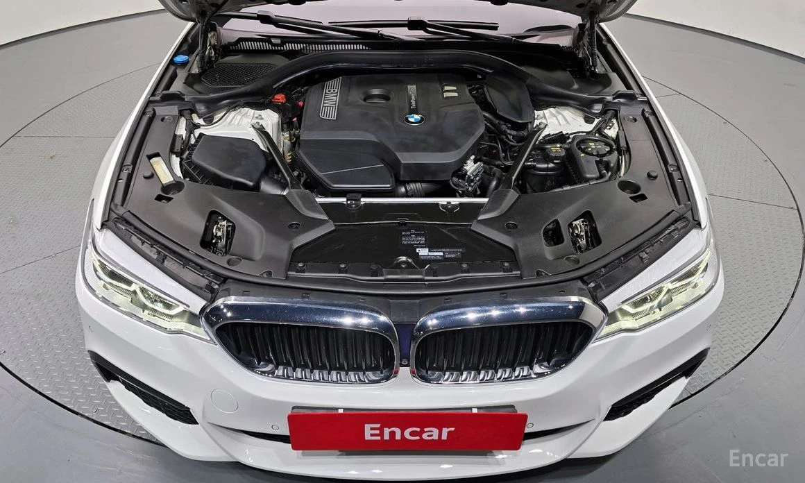 BMW 530 i* XDRIVE* MPACK* DISTRONIC* HEAD-UP* 360 CAM, снимка 6 - Автомобили и джипове - 54230379