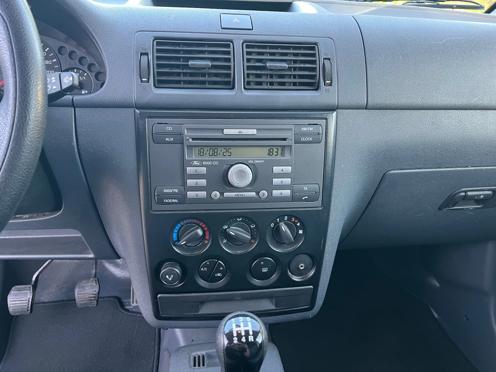 Ford Connect РЕАЛНИ 130.000км, снимка 7 - Автомобили и джипове - 54352320