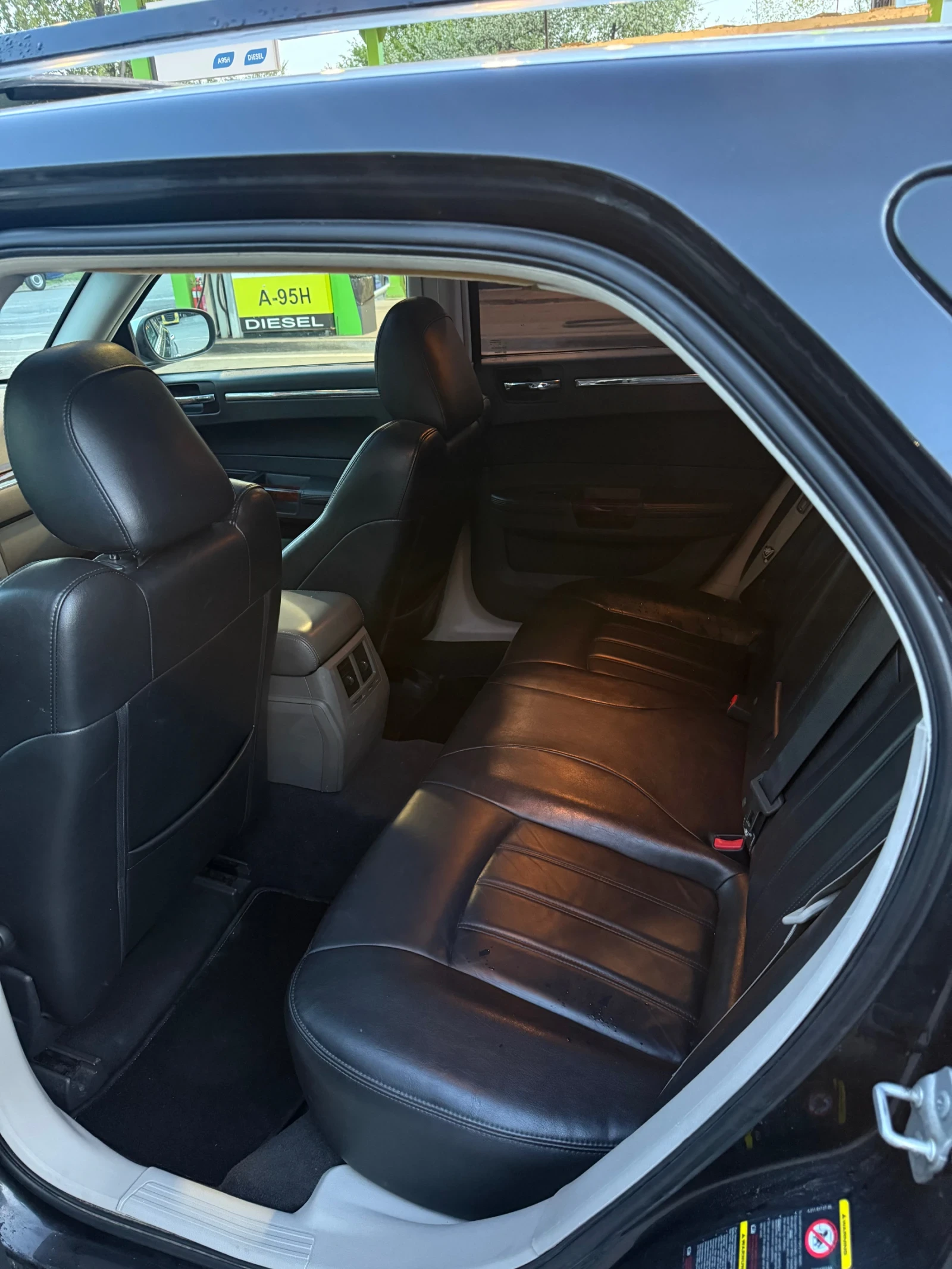 Chrysler 300c INDIVIDUAL , снимка 9 - Автомобили и джипове - 54444331