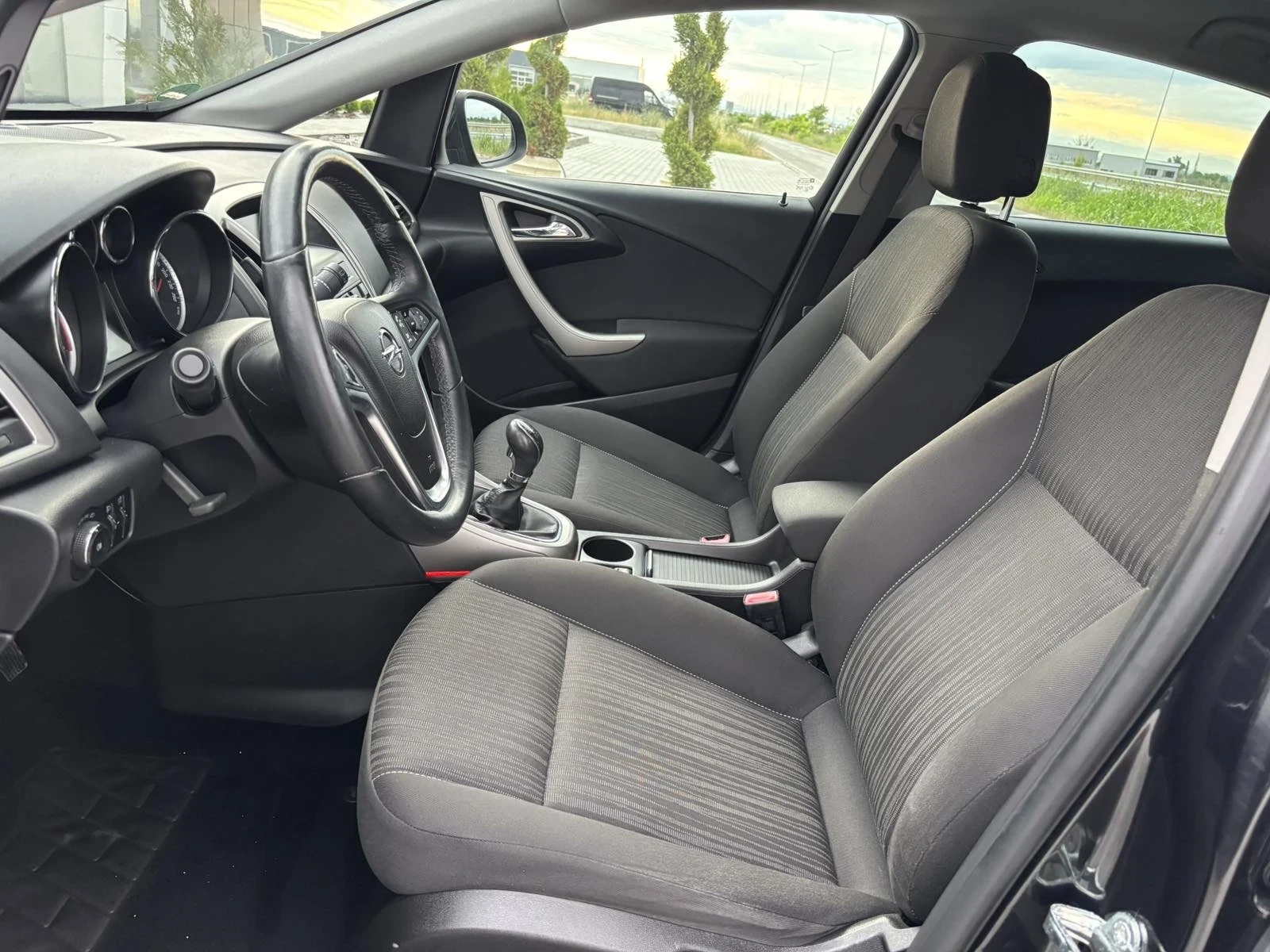 Opel Astra 1.4i/120кс/Германия/Евро5/Подгрев волан, снимка 9 - Автомобили и джипове - 54902238