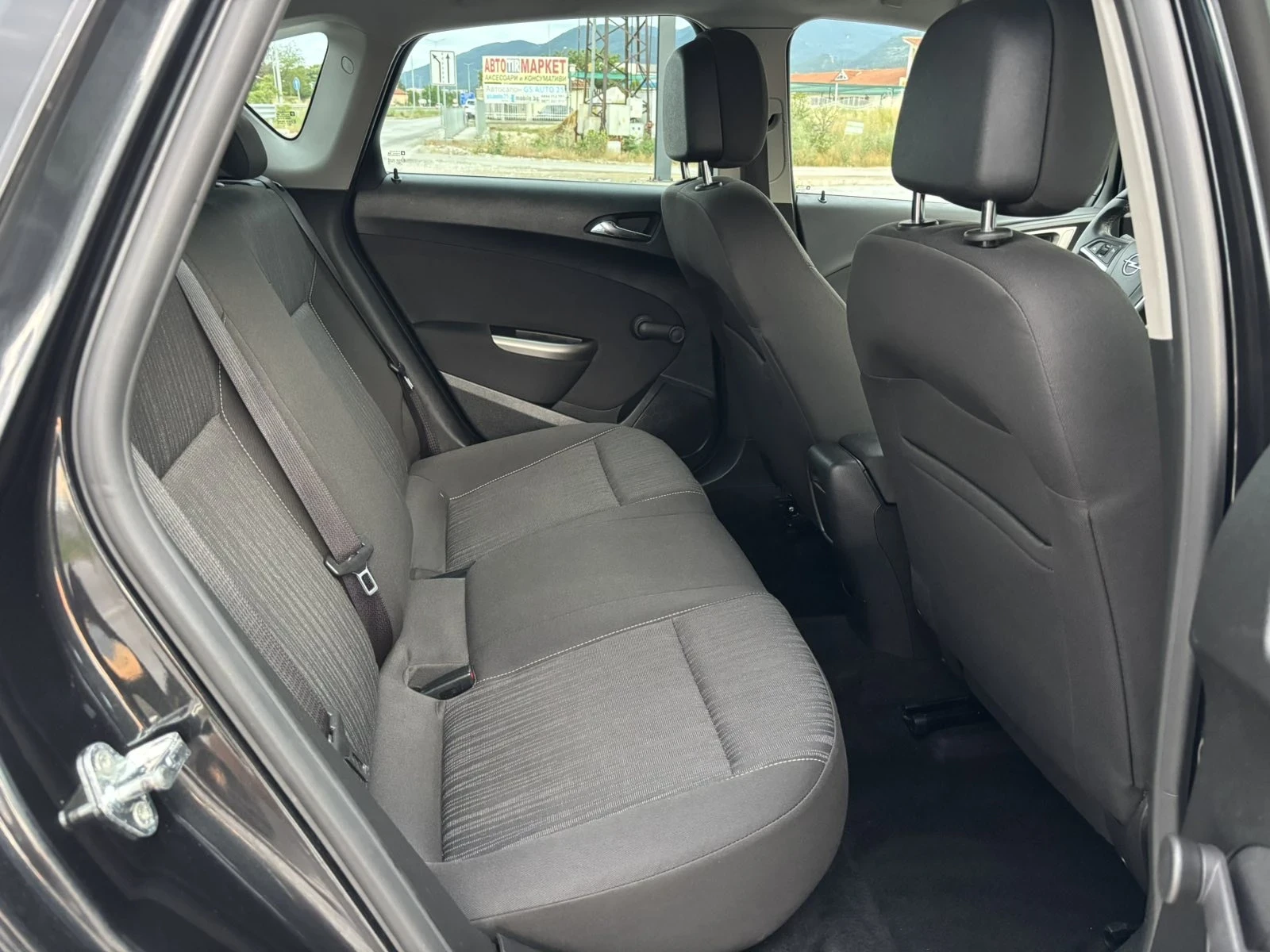 Opel Astra 1.4i/120кс/Германия/Евро5/Подгрев волан, снимка 11 - Автомобили и джипове - 54902238