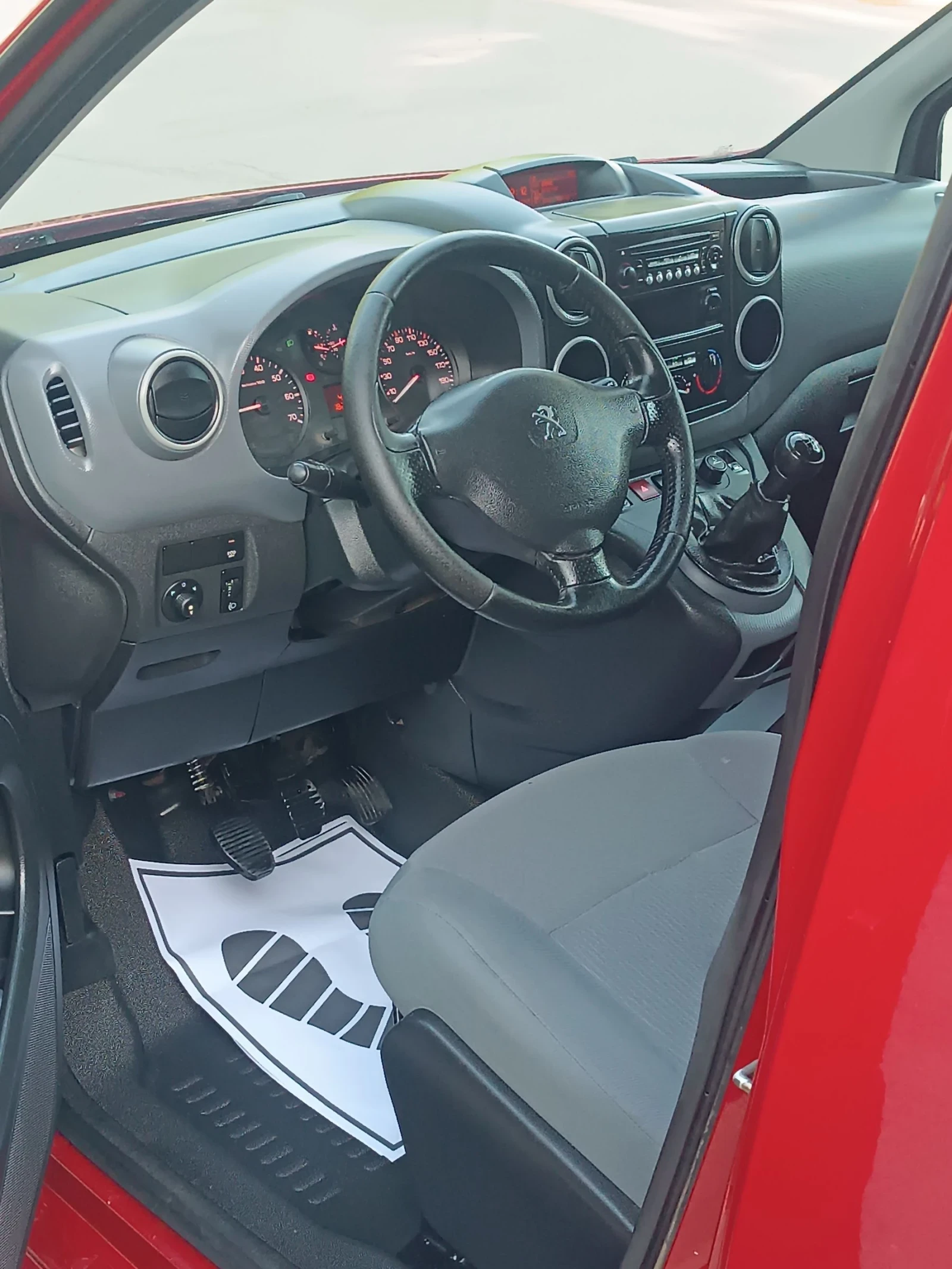 Peugeot Partner 1.6 eHDi, снимка 6 - Автомобили и джипове - 55081342