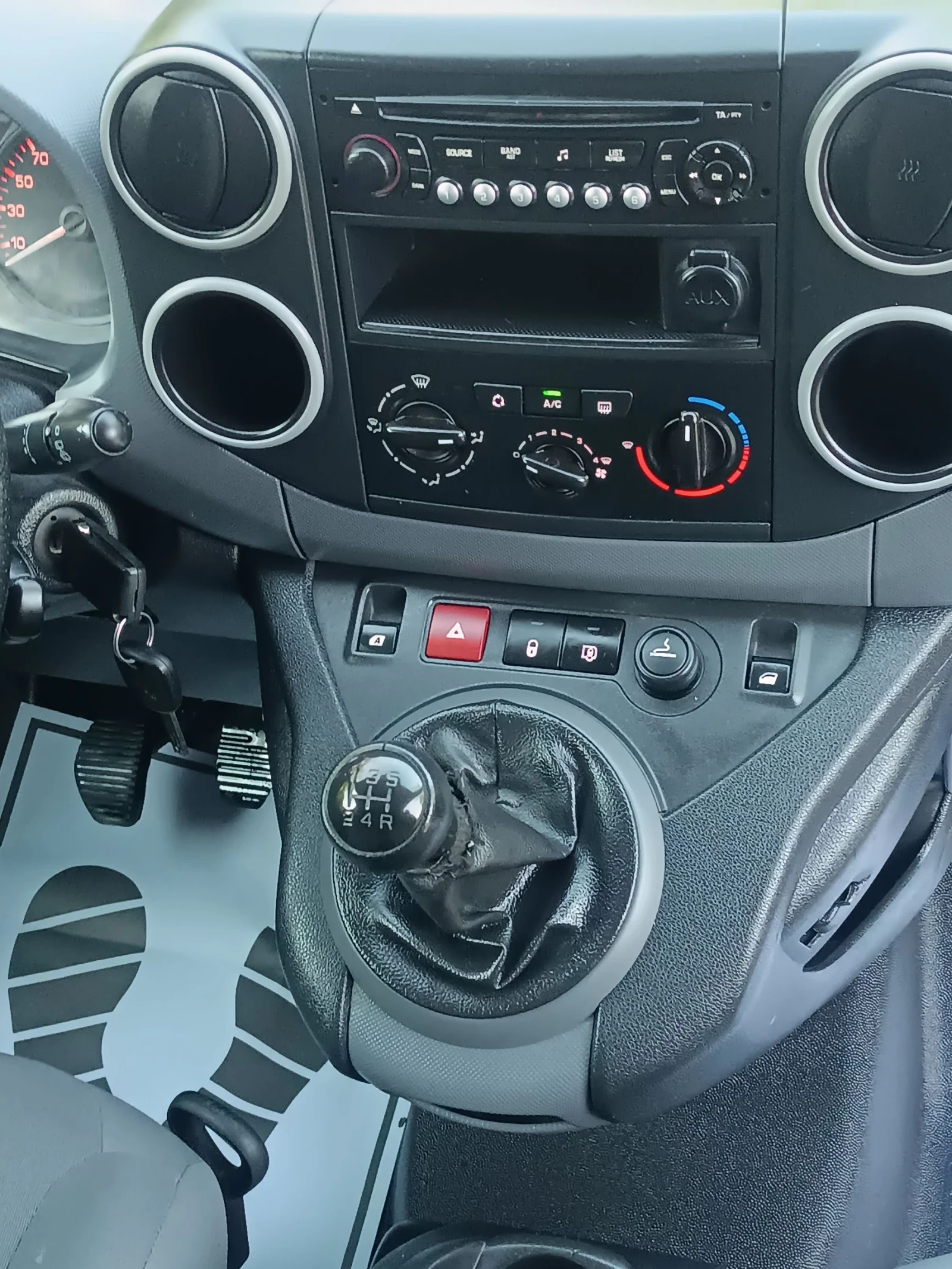 Peugeot Partner 1.6 eHDi, снимка 8 - Автомобили и джипове - 55081342