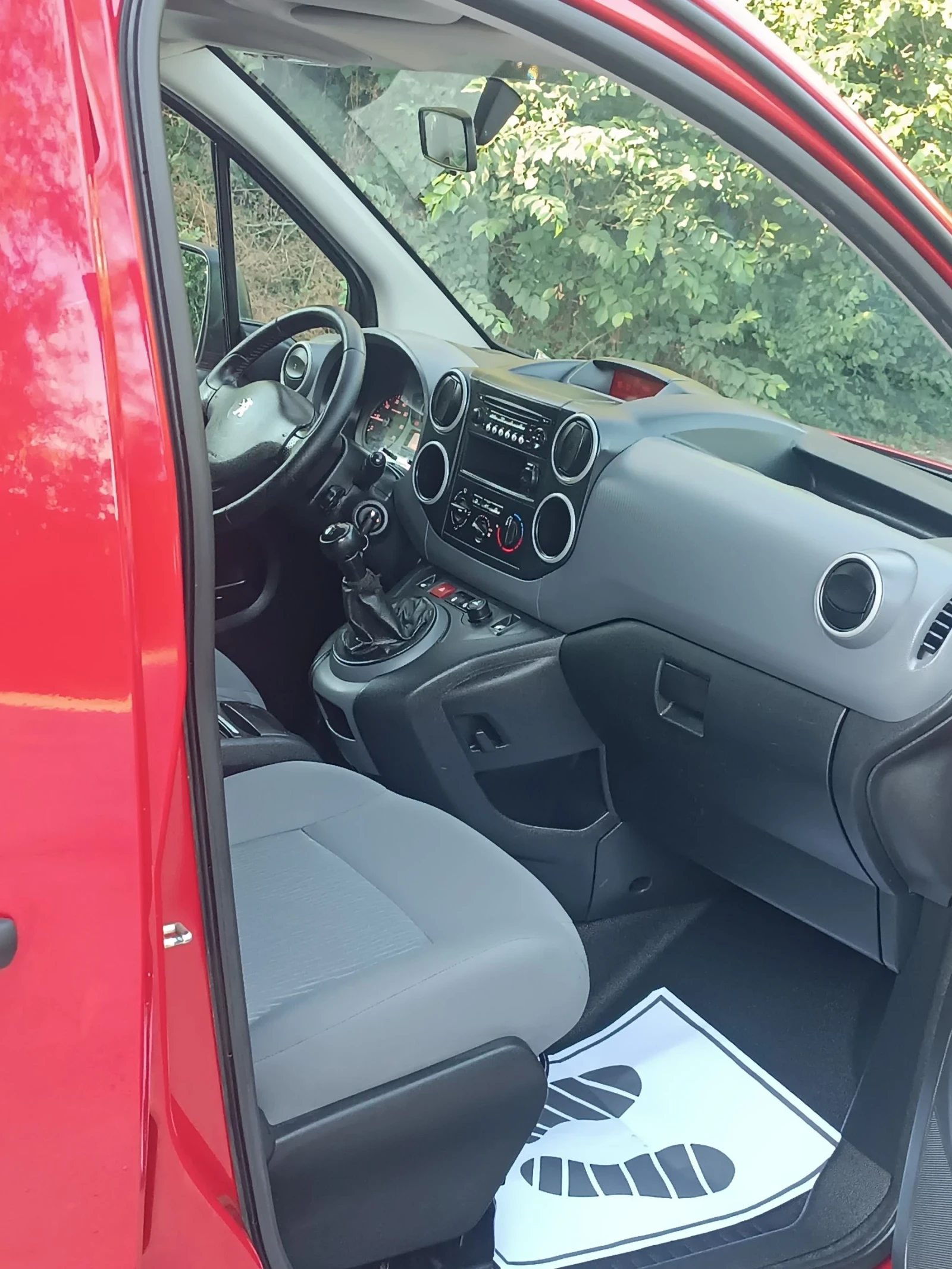 Peugeot Partner 1.6 eHDi, снимка 7 - Автомобили и джипове - 55081342