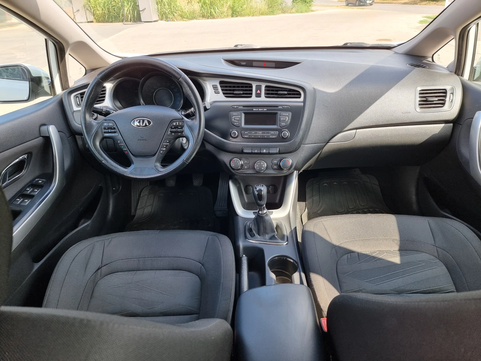 Kia Ceed 1.6Д.110КС.6СК., снимка 10 - Автомобили и джипове - 55156759