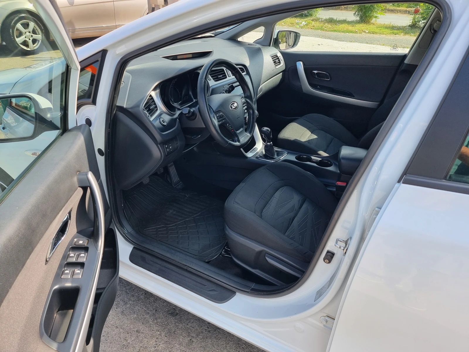 Kia Ceed 1.6Д.110КС.6СК., снимка 9 - Автомобили и джипове - 55156759