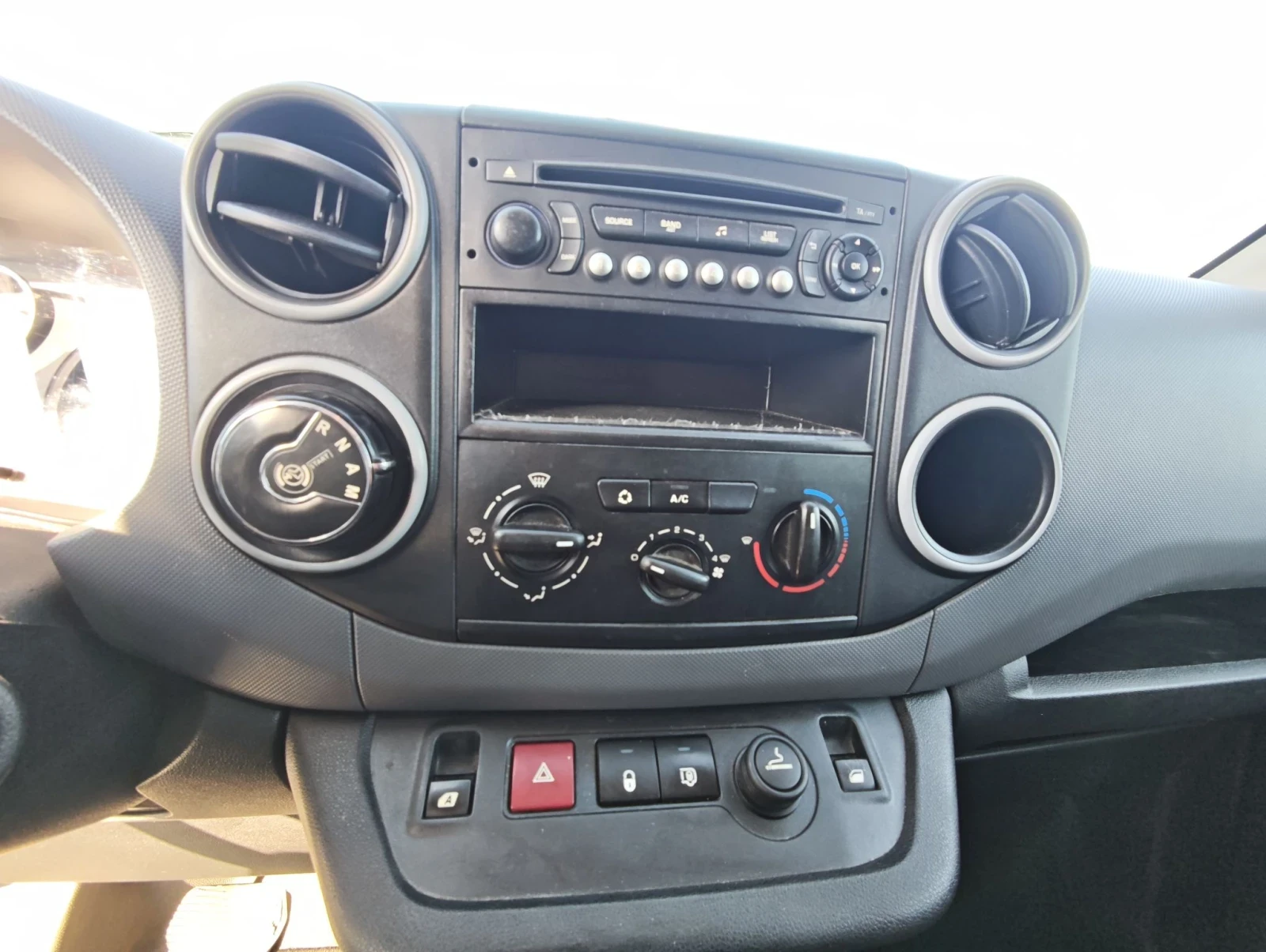 Peugeot Partner 2.0HDI, снимка 11 - Автомобили и джипове - 55847663