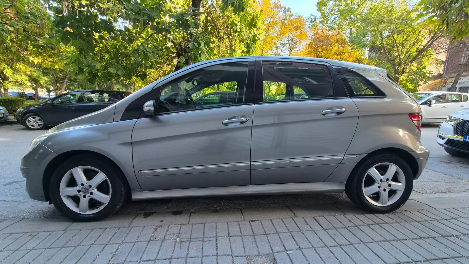 Mercedes-Benz B 180, снимка 3 - Автомобили и джипове - 56582852