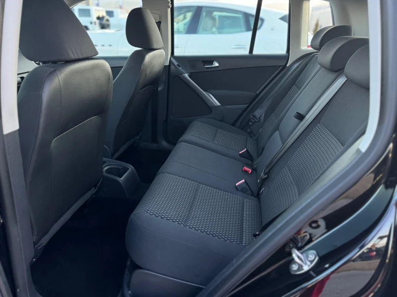 VW Tiguan 2.0TDI 4-motion panorama navi, снимка 9 - Автомобили и джипове - 52661251