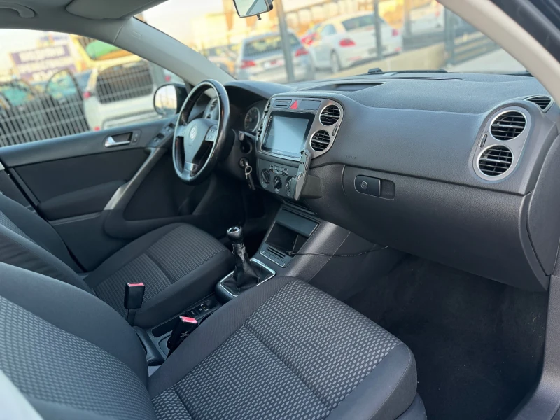 VW Tiguan 2.0TDI 4-motion panorama navi, снимка 11 - Автомобили и джипове - 52661251