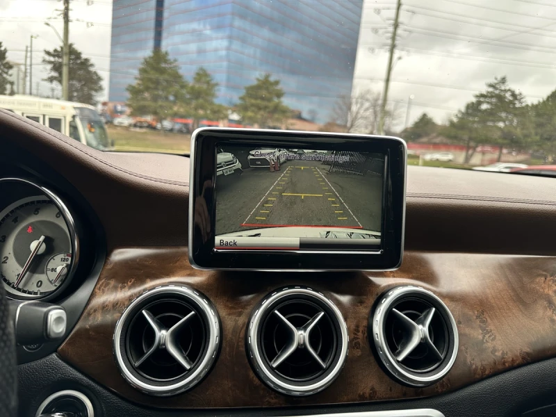 Mercedes-Benz GLA 250 AMG* Memory* Подгрев* Keyless* Pano* Navi, снимка 14 - Автомобили и джипове - 53420914