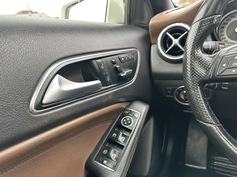 Mercedes-Benz GLA 250 AMG* Memory* Подгрев* Keyless* Pano* Navi, снимка 12 - Автомобили и джипове - 53420914