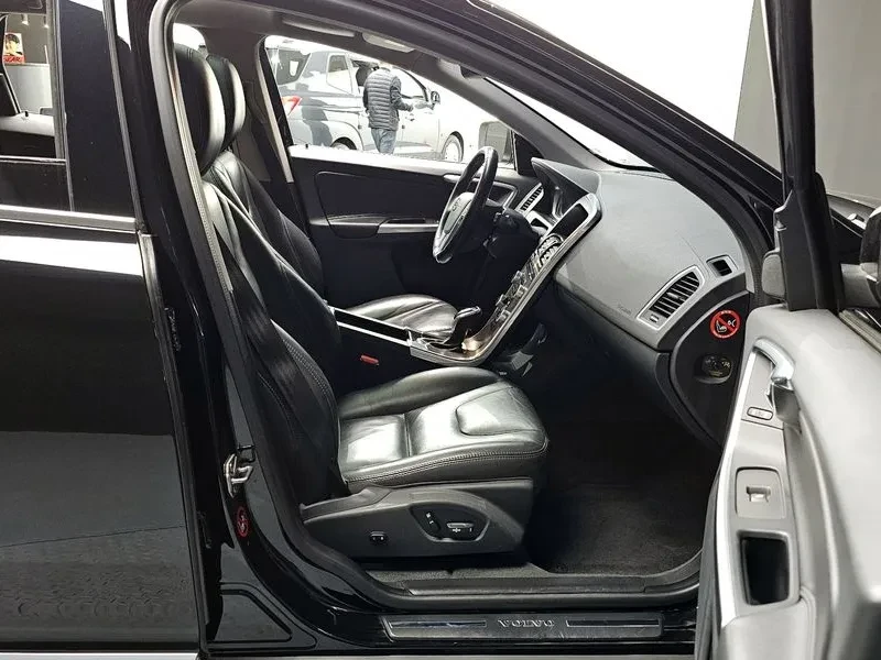 Volvo XC60, снимка 11 - Автомобили и джипове - 56162064