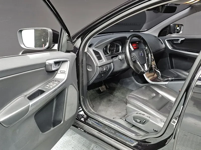 Volvo XC60, снимка 10 - Автомобили и джипове - 56162064