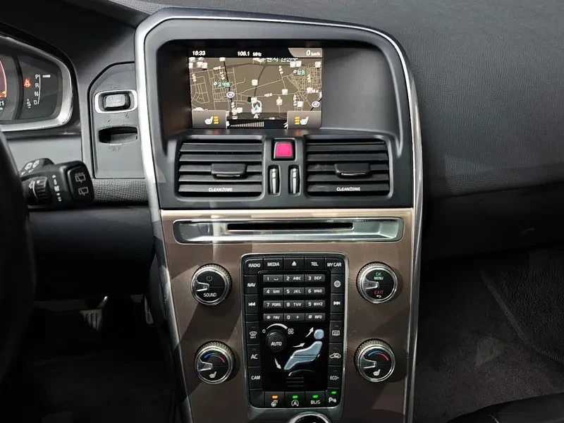 Volvo XC60, снимка 14 - Автомобили и джипове - 56162064