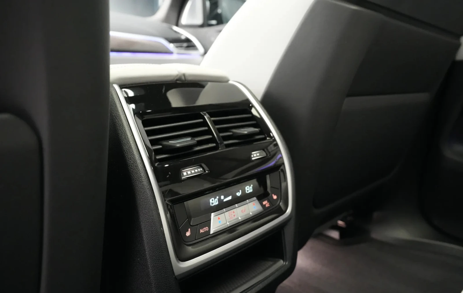 BMW X5 M 4.4 V8 xDrive  - изображение 8