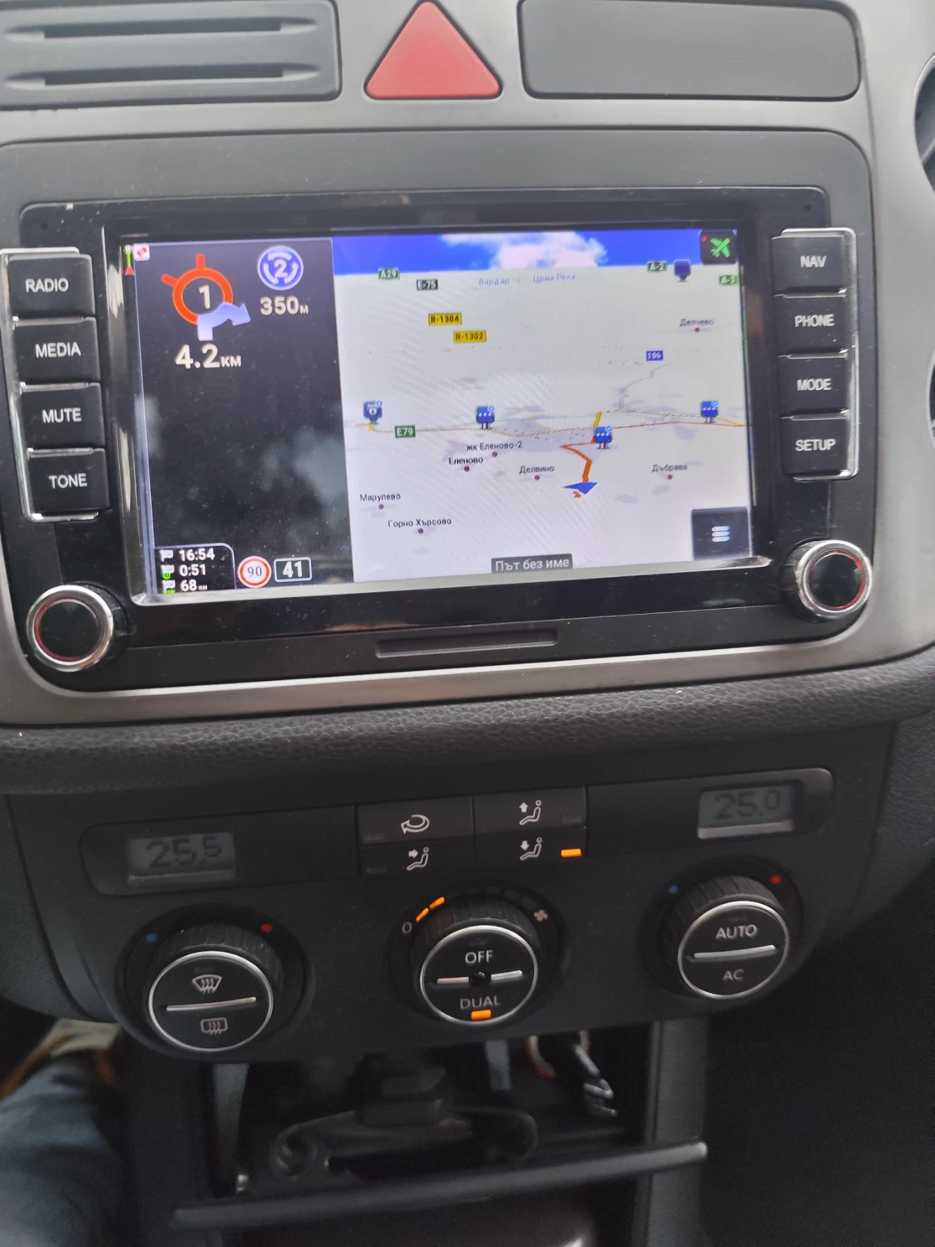 VW Tiguan 2.0TDI 140к.с.4х4, снимка 14 - Автомобили и джипове - 53928677