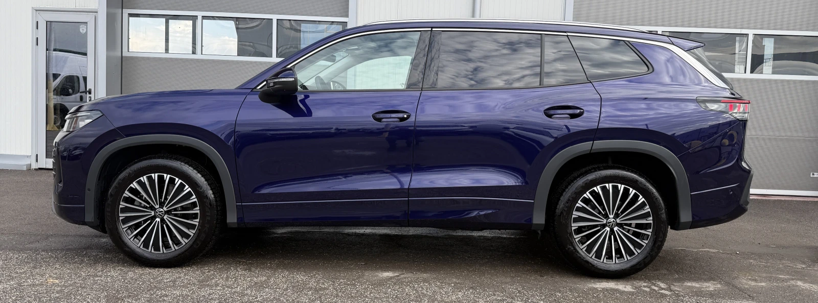 VW Tiguan Tayron 1.5 eTSI  DSG гаранция до март 2029г., снимка 2 - Автомобили и джипове - 53944855