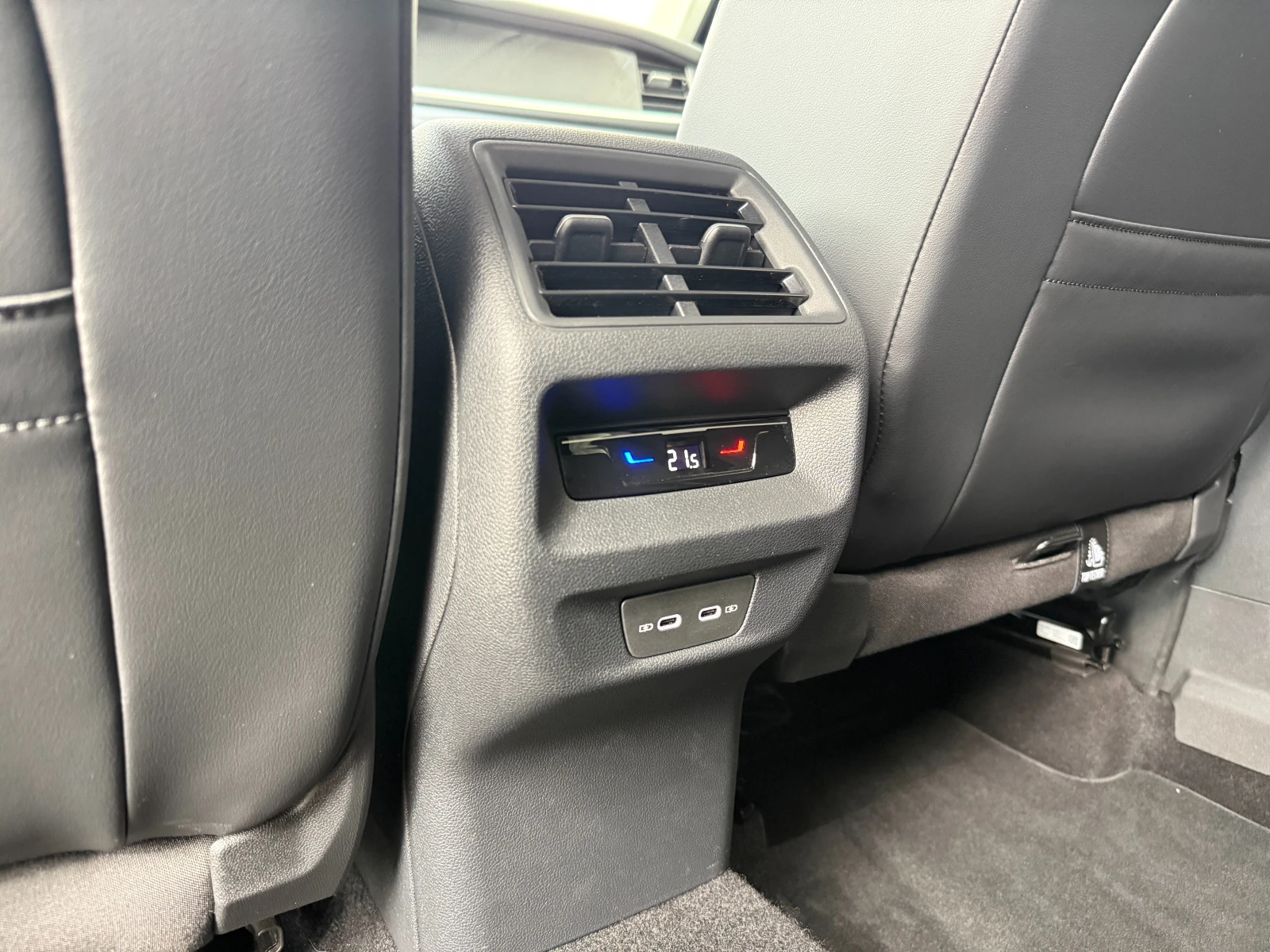 VW Tiguan Tayron 1.5 eTSI  DSG гаранция до март 2029г., снимка 16 - Автомобили и джипове - 53944855