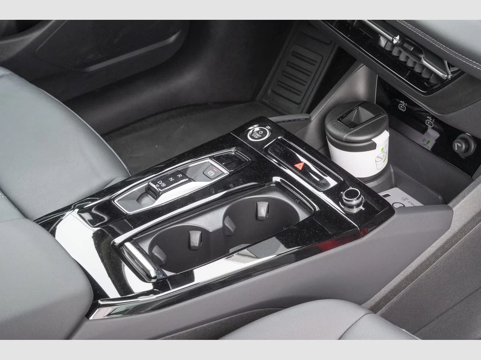 Audi Q6 E-TRON/252HP/CAM/S-LINE/MATRIX/CAM/ACC/551z, снимка 13 - Автомобили и джипове - 55186730
