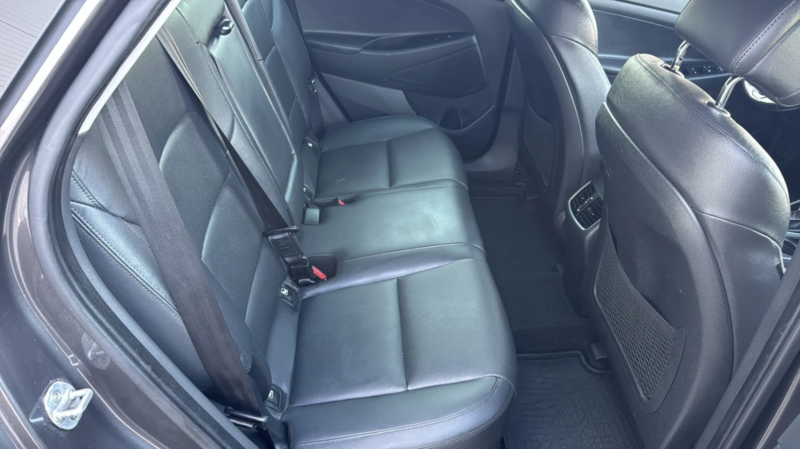 Hyundai Tucson 2.0CRDI-185к.с.4x4, снимка 12 - Автомобили и джипове - 56605474