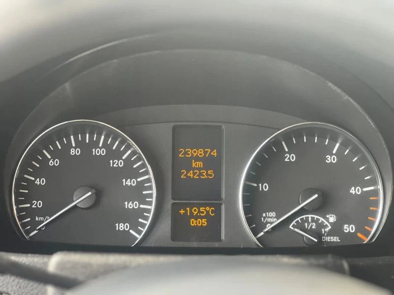 Mercedes-Benz Sprinter 318 5-места / 3000 куб.см / 180 к.с, снимка 16 - Бусове и автобуси - 52134373